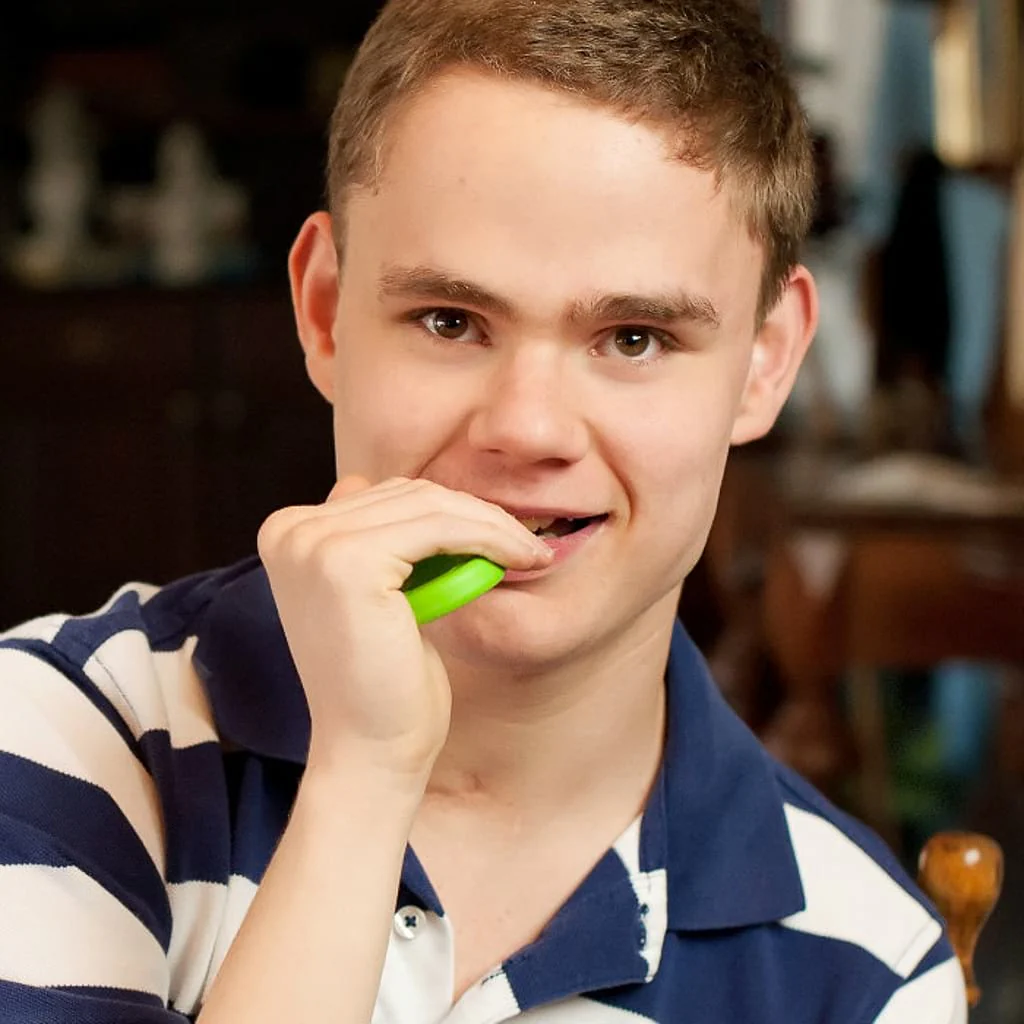 Ark Therapeutic's Grabber Original Chew Tool - Image 5